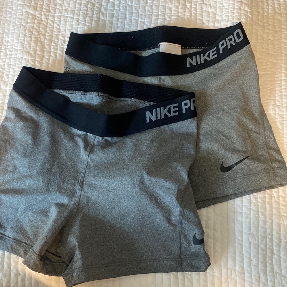 2 Nike pro spandex